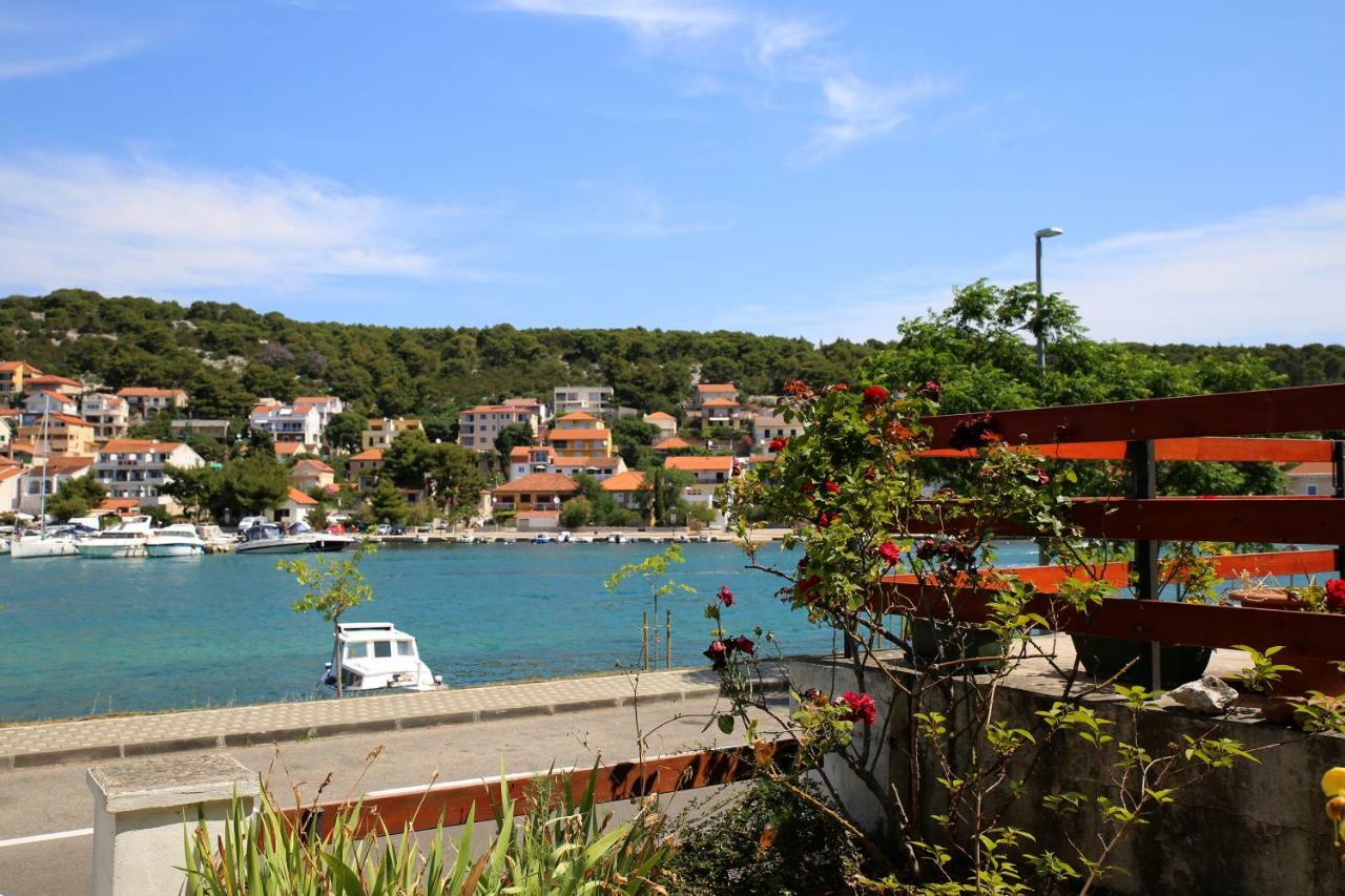 Seaside Apartment Tisno Extérieur photo
